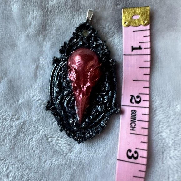 Handcrafted bird skull necklace - Picture 4 of 6